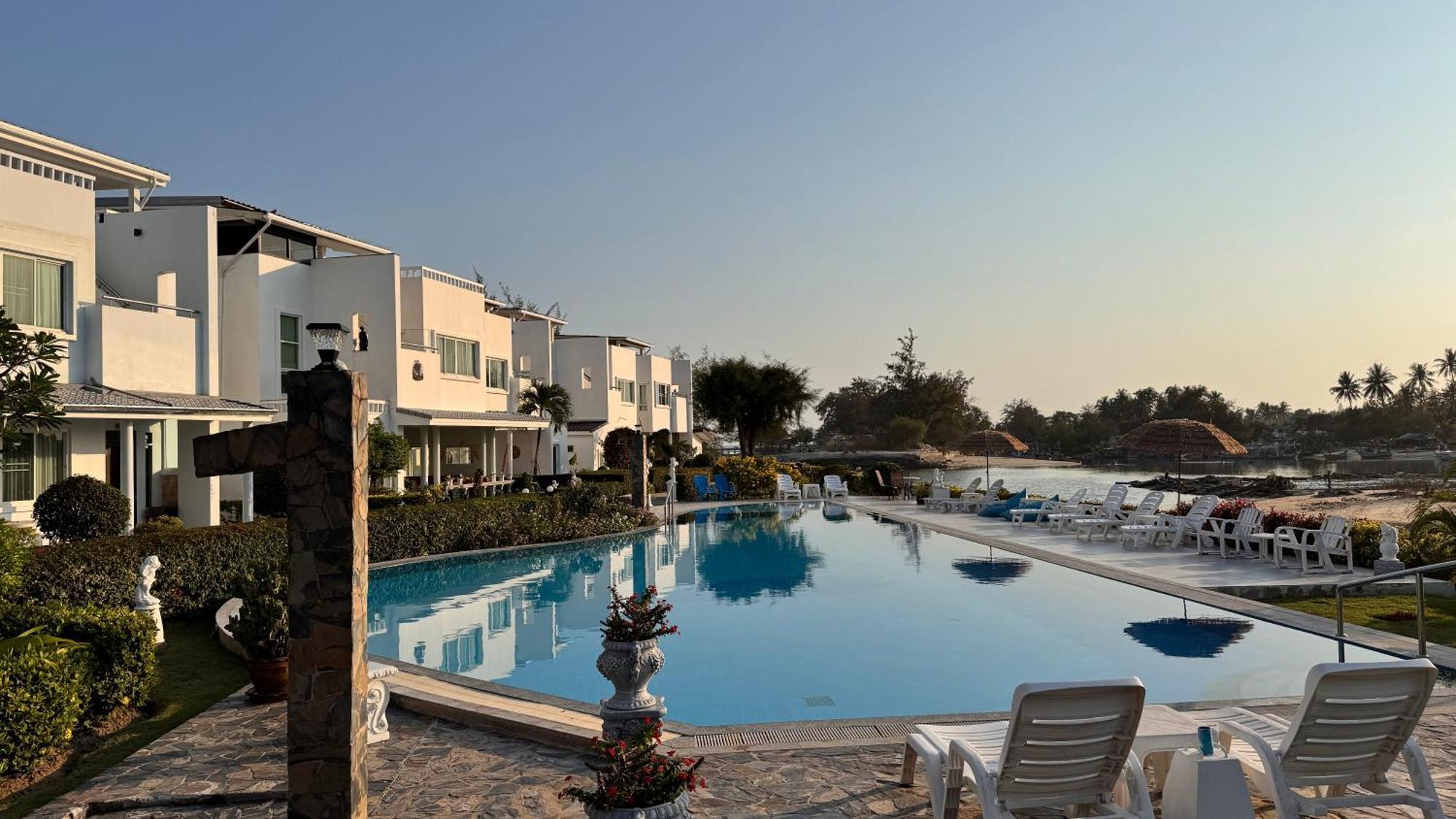 Absolute Beachfront Villa Ban Huai Yang 외부 사진